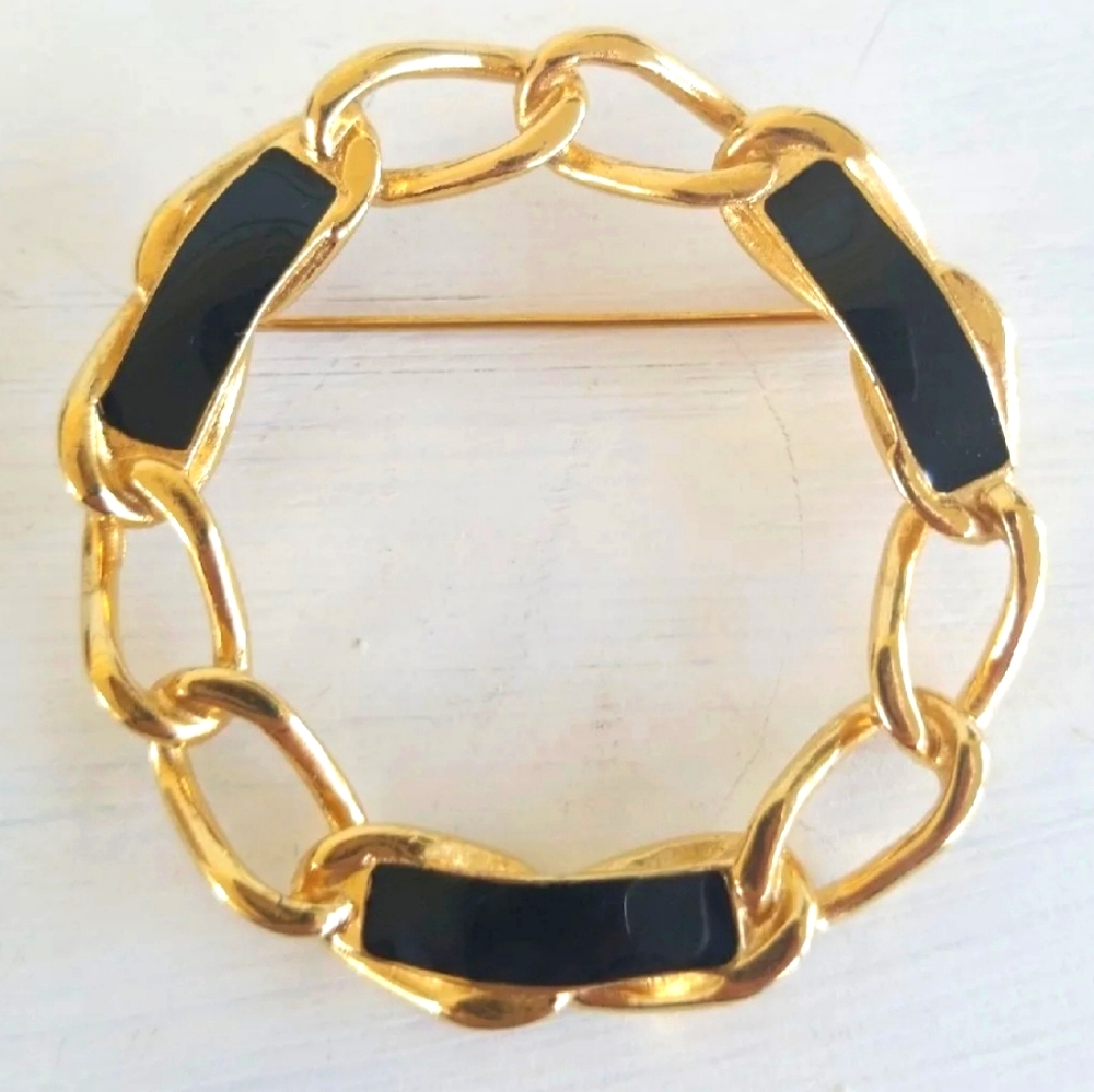 Vintage Monet Gold Tone large Brooch signed onyx